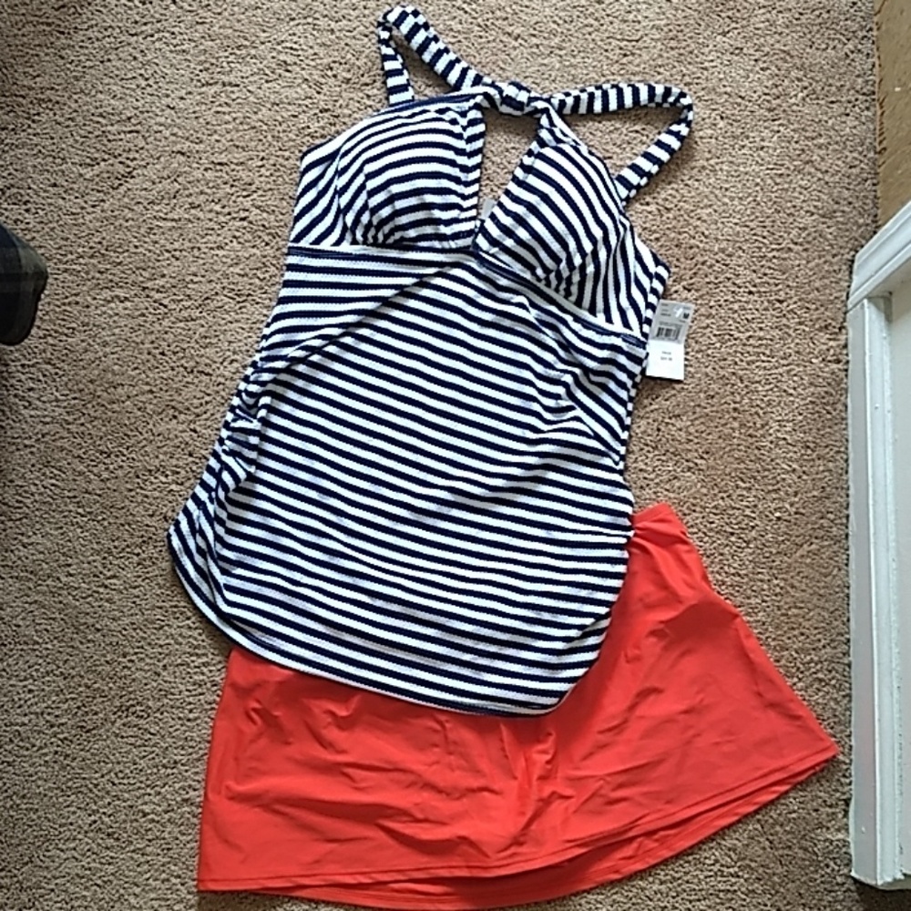 NWT maternity bathing suit top